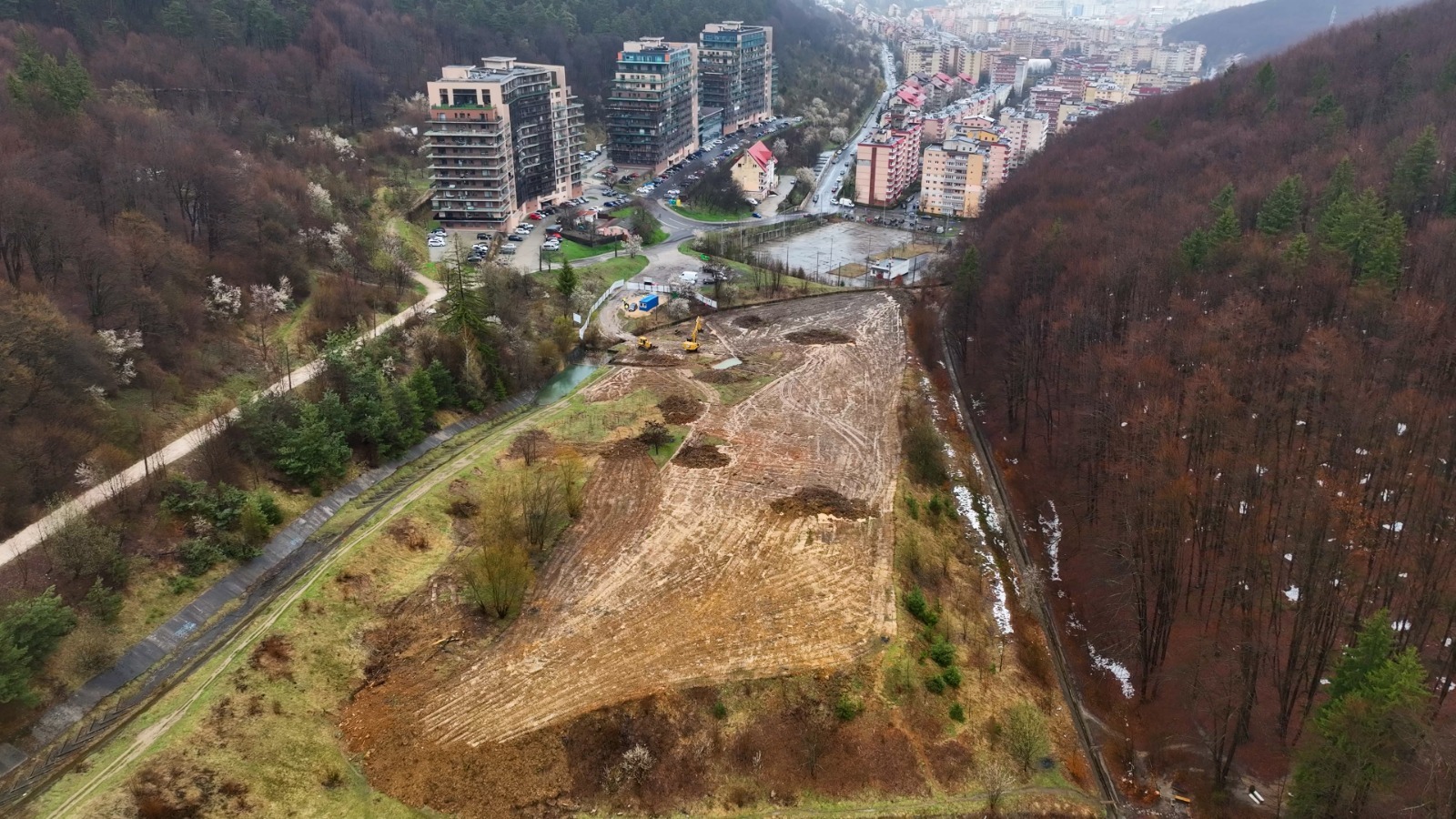 Au început lucrările de amenajare a parcului din zona La Iepure din