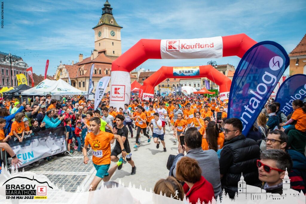 Brașov Marathon pe cărări de munte cu start din Piața Sfatului