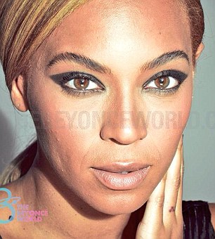 O vedetă în poze fără Photoshop! Vezi cum arată în realitate! 5 article_425967_5.jpg