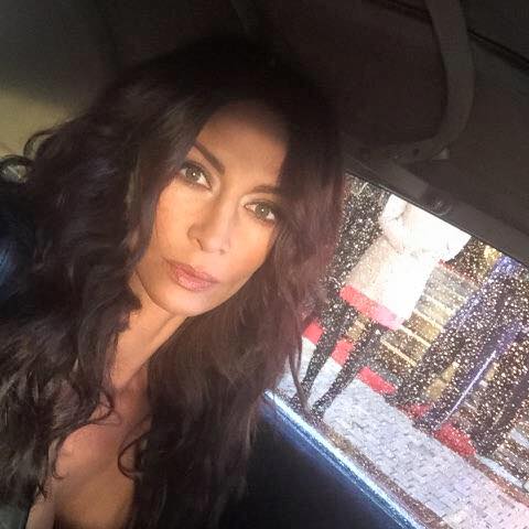 UAU. Răduleasca se promovează!!! Cu sânii la vedere!!! 7 article_428114_7.jpg