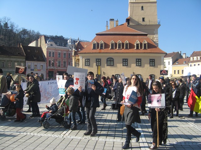 BRAȘOV. Marșul pentru Viaţă i-a deranjat pe unii 27 article_429807_10.jpg