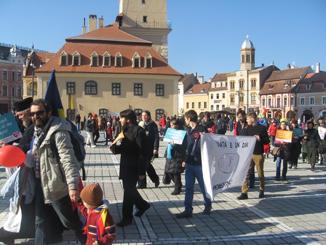 BRAȘOV. Marșul pentru Viaţă i-a deranjat pe unii 29 article_429807_12.jpg