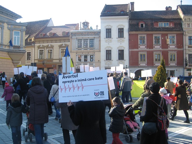 BRAȘOV. Marșul pentru Viaţă i-a deranjat pe unii 30 article_429807_13.jpg