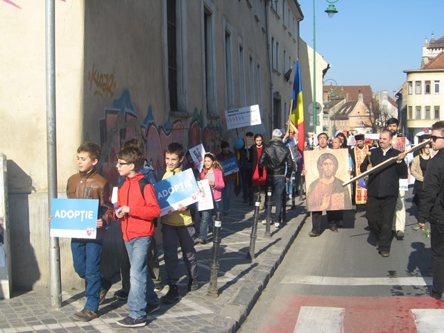 BRAȘOV. Marșul pentru Viaţă i-a deranjat pe unii 18 article_429807_16.jpg