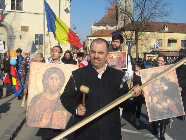 BRAȘOV. Marșul pentru Viaţă i-a deranjat pe unii 17 article_429807_17.jpg