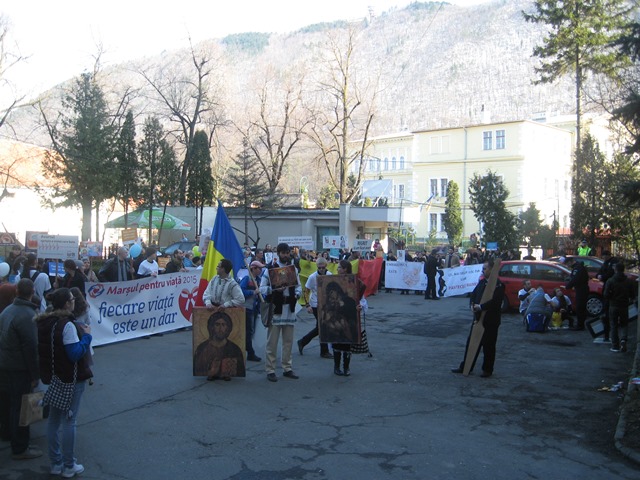 BRAȘOV. Marșul pentru Viaţă i-a deranjat pe unii 4 article_429807_21.jpg