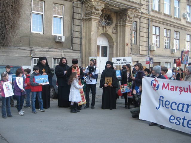 BRAȘOV. Marșul pentru Viaţă i-a deranjat pe unii 6 article_429807_23.jpg