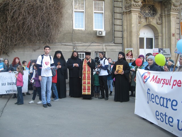 BRAȘOV. Marșul pentru Viaţă i-a deranjat pe unii 7 article_429807_24.jpg