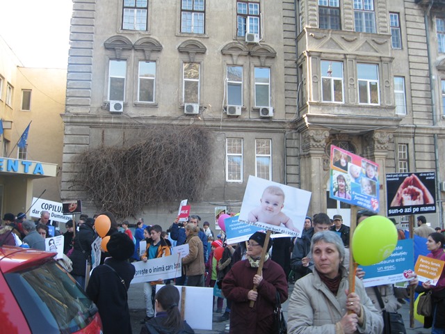 BRAȘOV. Marșul pentru Viaţă i-a deranjat pe unii 9 article_429807_26.jpg