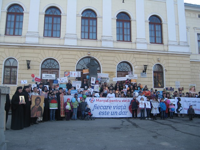 BRAȘOV. Marșul pentru Viaţă i-a deranjat pe unii 14 article_429807_31.jpg