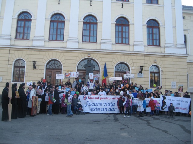 BRAȘOV. Marșul pentru Viaţă i-a deranjat pe unii 33 article_429807_33.jpg