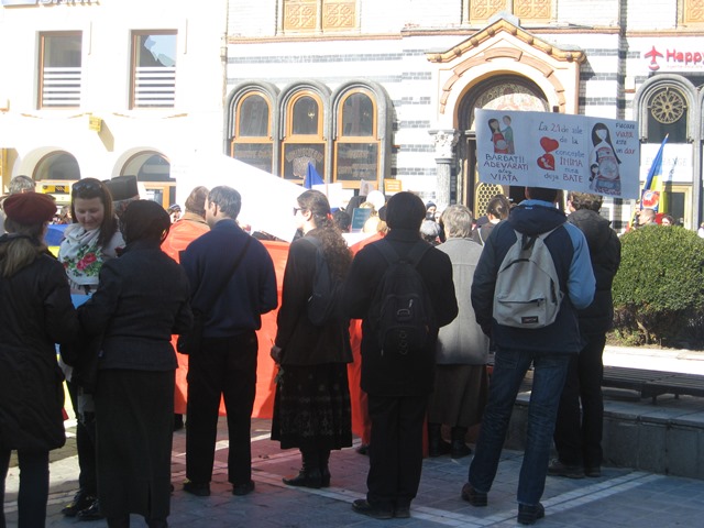 BRAȘOV. Marșul pentru Viaţă i-a deranjat pe unii 21 article_429807_4.jpg