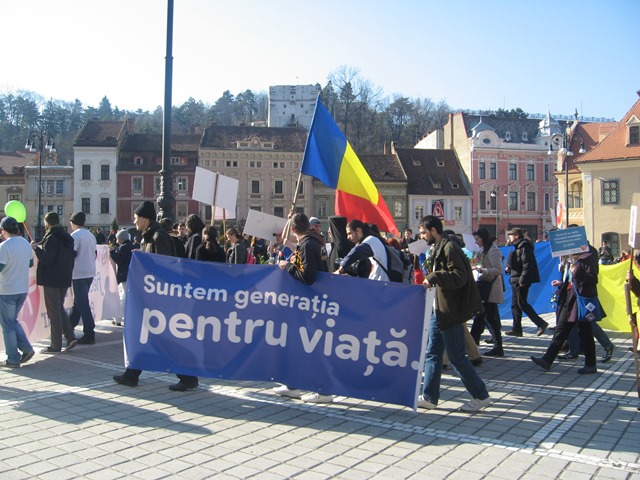 BRAȘOV. Marșul pentru Viaţă i-a deranjat pe unii 23 article_429807_6.jpg