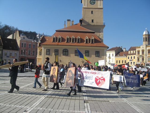 BRAȘOV. Marșul pentru Viaţă i-a deranjat pe unii 24 article_429807_7.jpg