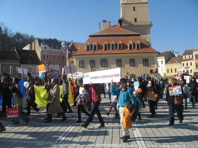 BRAȘOV. Marșul pentru Viaţă i-a deranjat pe unii 25 article_429807_8.jpg