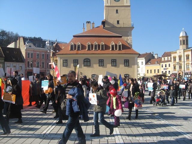 BRAȘOV. Marșul pentru Viaţă i-a deranjat pe unii 26 article_429807_9.jpg