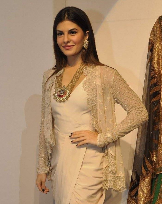 CA LA BOLLYWOOD. Cu ea a „înlocuit-o” Salman Khan pe Iulia Vântur!!! 2 article_429985_2.jpg