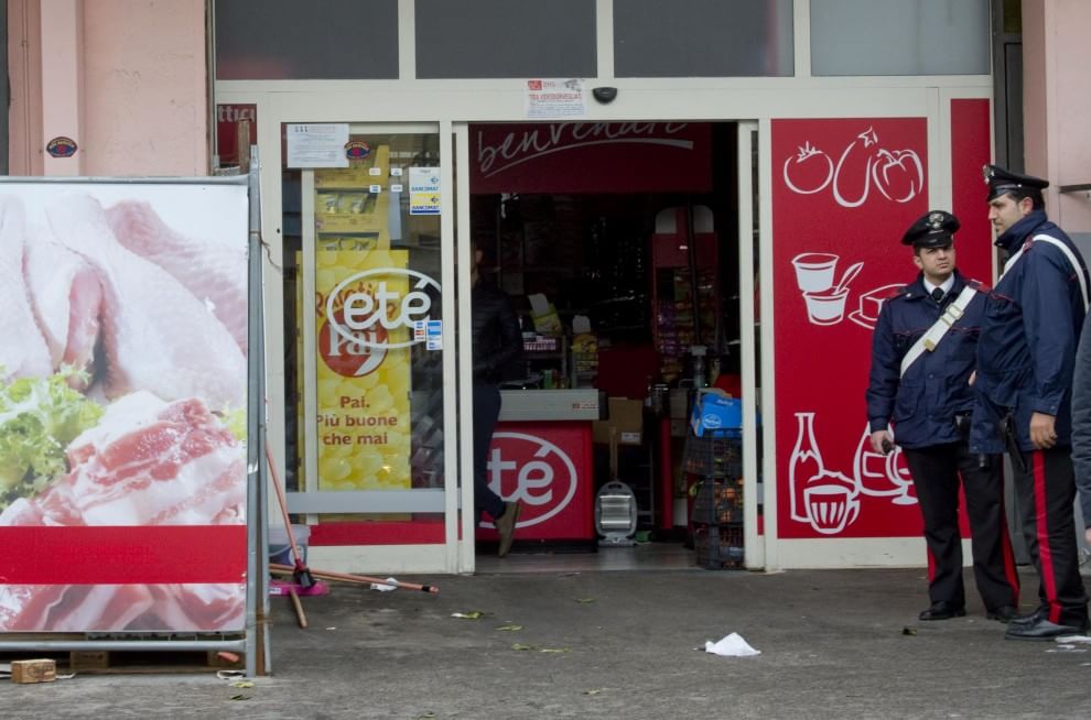 JAF ARMAT la Napoli. Doi români, răniți 2 article_430278_2.jpg