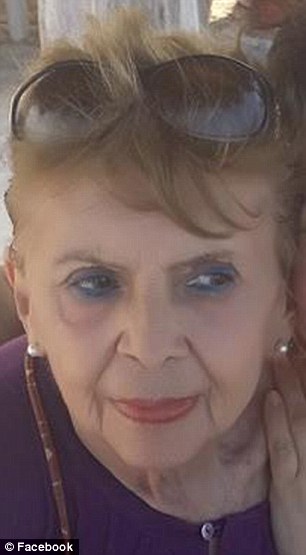 Mai mulţi câini vagabonzi au apărut la înmormântarea femeii care îi hrănise 3 article_430727_3.jpg