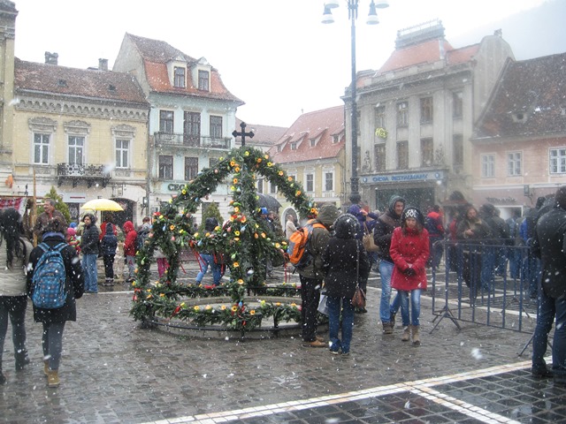 BRAȘOV. Sunteţi așteptaţi în „Grădina germană” 12 article_431544_30.jpg