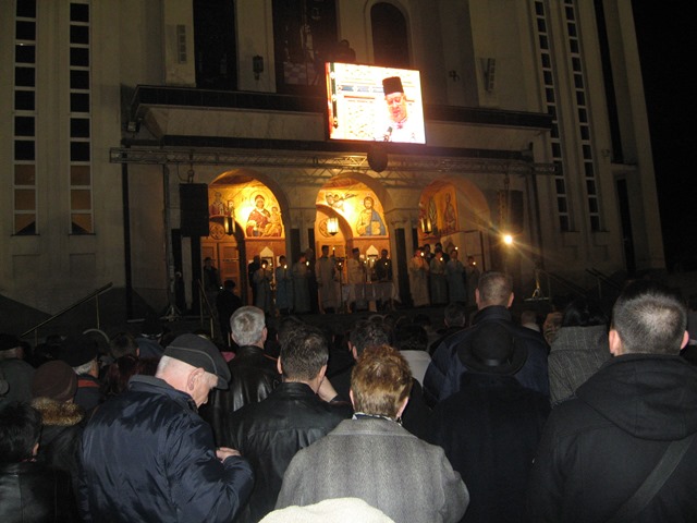 BRAȘOVENII au luat lumină de la Ierusalim - Galerie foto 9 article_432458_10.jpg
