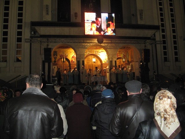 BRAȘOVENII au luat lumină de la Ierusalim - Galerie foto 8 article_432458_11.jpg