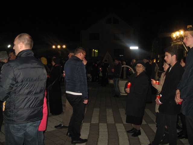 BRAȘOVENII au luat lumină de la Ierusalim - Galerie foto 7 article_432458_12.jpg