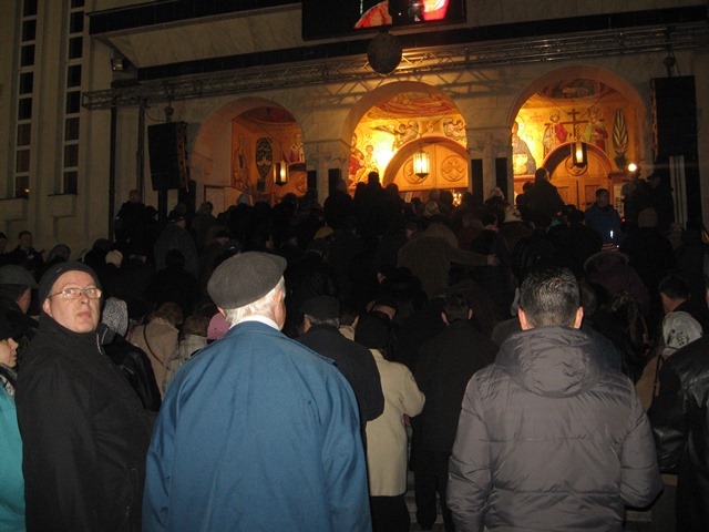 BRAȘOVENII au luat lumină de la Ierusalim - Galerie foto 2 article_432458_17.jpg