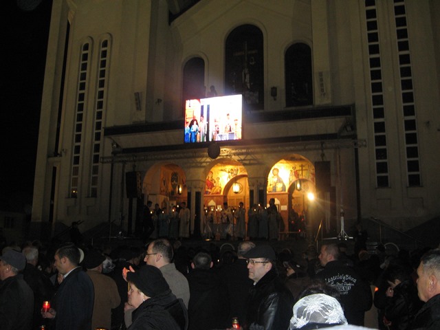 BRAȘOVENII au luat lumină de la Ierusalim - Galerie foto 13 article_432458_4.jpg