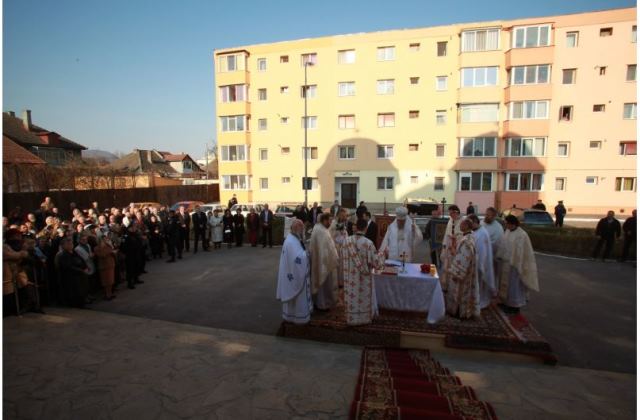 BRAȘOV. Sfinţire de paraclis în Tractorul 2 article_432502_2.jpg