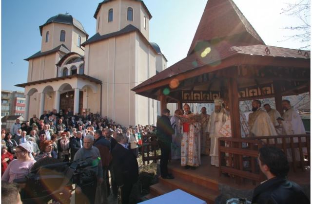 BRAȘOV. Sfinţire de paraclis în Tractorul 3 article_432502_3.jpg