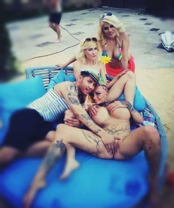 NEBUNIE. Cunoscut stilist din România, poză porno pe Facebook!!! 2 article_433172_2.jpg