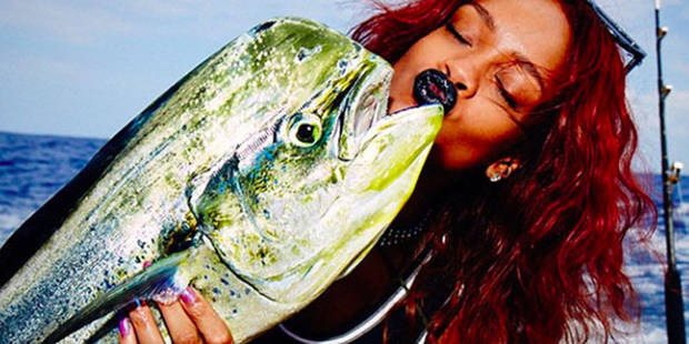 UAU. Ce a prins Rihanna?!... 2 article_434322_2.jpg