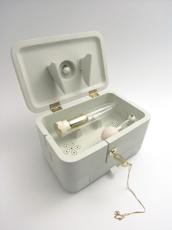 ȘOCANT. Penis artificial cu cenușa soţului mort, pentru văduve 5 article_434481_5.jpg