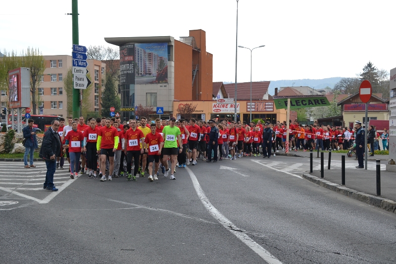 BRAȘOV. Studenții au alergat cot la cot cu profesorii 10 article_434510_2.jpg