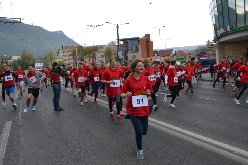 BRAȘOV. Studenții au alergat cot la cot cu profesorii 8 article_434510_4.jpg