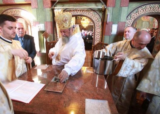 BRAȘOV. Târnosire la 205 ani de la sfinţirea Bisericii din Tărlungeni 2 article_434595_2.jpg