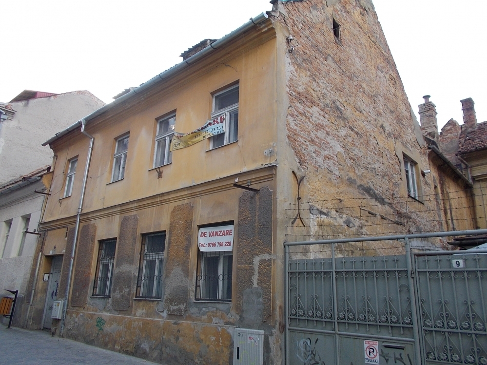 Clădirile scorojite ale Brașovului ar putea fi „cosmetizate” cu bani de la Primărie. Dar, nu sunt... 4 cladiriparagina056.jpg
