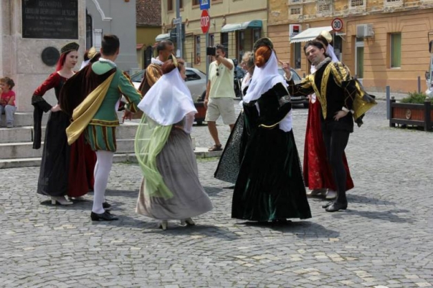 Romana dans in Piata Unirii5_188476.jpg