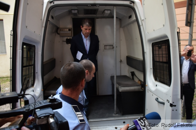 Scripcaru la curtea de apel iun 5_187992.JPG