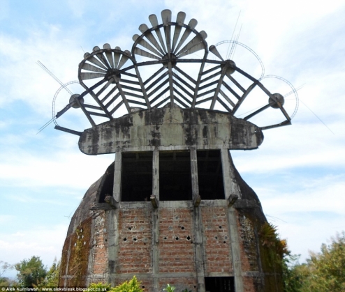 Biserică sub formă de găină! 3 biserica gaina2_189694.jpg