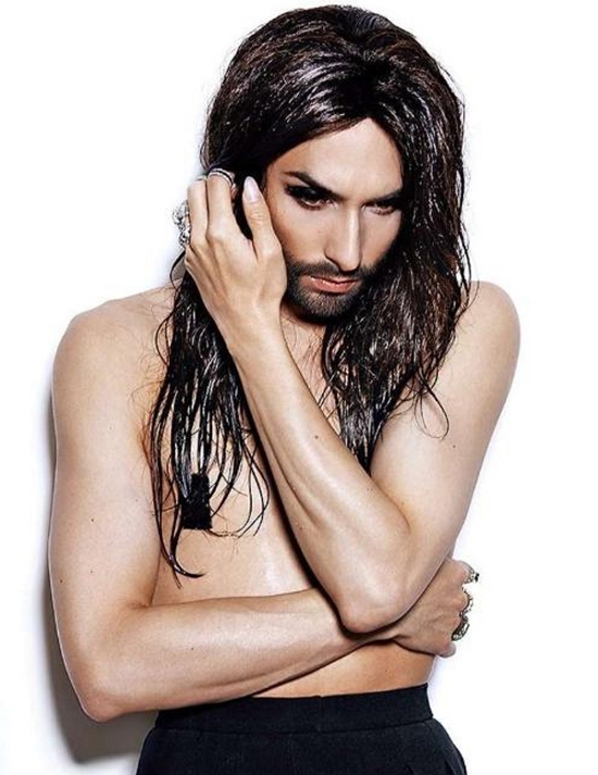 conchita-wurst-topless2.jpg