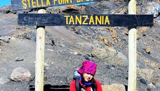 BRAȘOV. Dor Geta Popescu a devenit cea mai tânără româncă pe Kilimanjaro 2 dorgetapopescukilimanjaro2.jpg