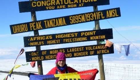 BRAȘOV. Dor Geta Popescu a devenit cea mai tânără româncă pe Kilimanjaro 5 dorgetapopescukilimanjaro5.jpg