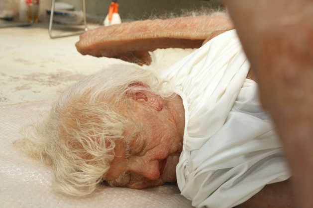 Înger căzut din cer – ultima sculptură care a stârnit vâlvă 5 fallen-angel-sculpture-realistic-7_190019.jpg