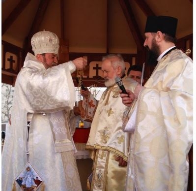 pr Suciu mitorpolit si protopop_188290.JPG