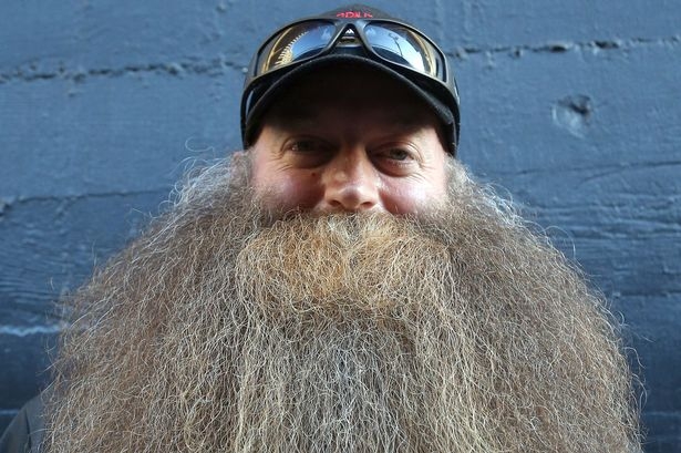 Femei cu barbă, în competiţie cu bărbaţii! Galerie foto! 6 barbi5_191649.jpg