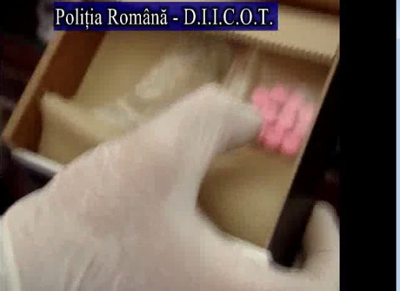 BRAŞOV. 10 traficanţi de droguri arestaţi, în urma unui lanţ de percheziţii şi flagrante 3 droguri2_191840.jpg