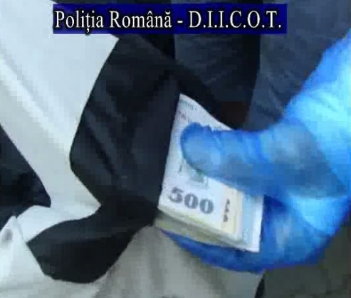 BRAŞOV. 10 traficanţi de droguri arestaţi, în urma unui lanţ de percheziţii şi flagrante 2 droguri_191839.jpg