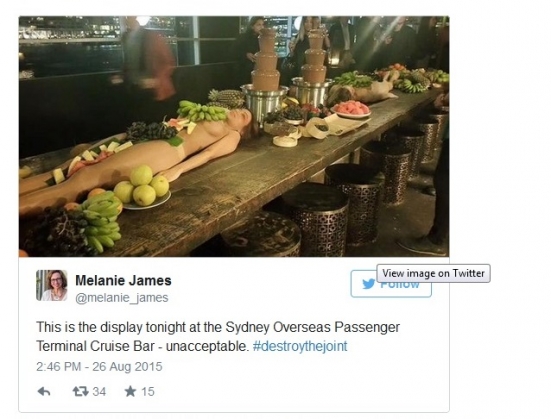 femei goale 2_192553.jpg